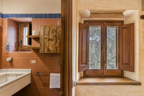 a bathroom with a sink and a window at Habitacions Mas Fuselles in Girona