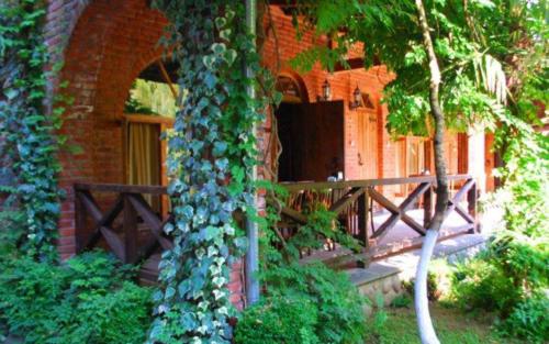 Сад в White Guest House