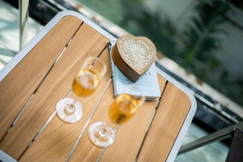 Bebidas en Cloud 7 by ELIVAAS Luxurious 4 BHK Villa with Pvt Pool and Jacuzzi