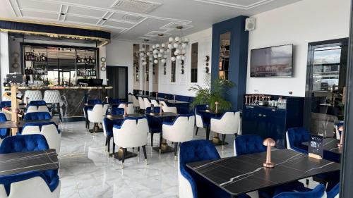 Lounge nebo bar v ubytování The Rest Port Hotel