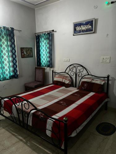 Ένα ή περισσότερα κρεβάτια σε δωμάτιο στο Peaceful Homestay