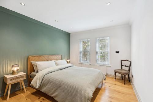 a bedroom with a bed and a chair at Free parking - Villa Apartment - Hosted by StaySejour in Brighton & Hove