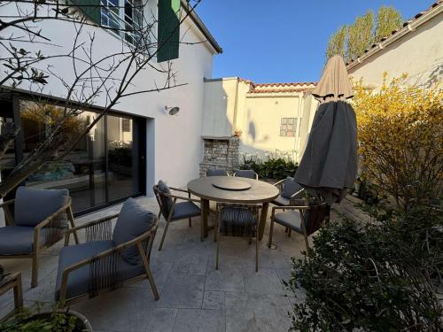 Photo de la galerie de l'établissement Charmante villa familiale en plein cœur du village, au Bois-Plage-en-Ré