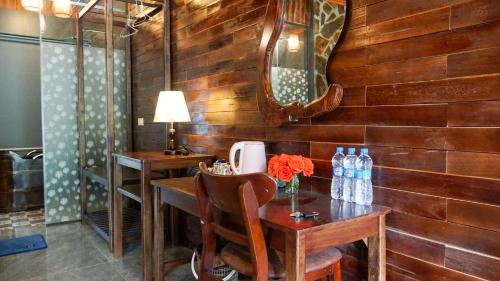 Φωτογραφία από το άλμπουμ του Trang An river mountain ecolodge Ninh Binh σε Νιν Μπιν