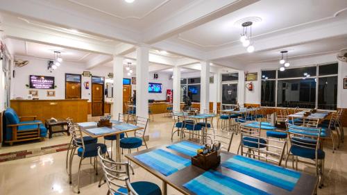 a restaurant with tables and chairs in a room at Dolia Pahadi Myar Maiti in Rānīkhet