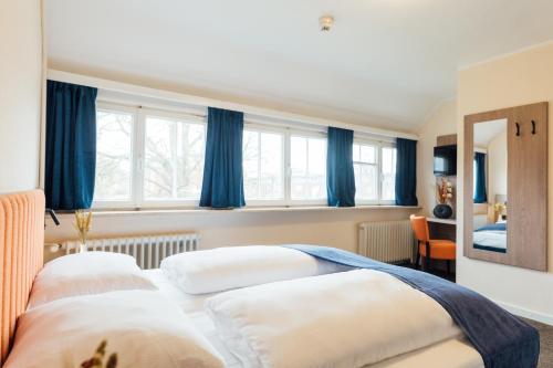 Un ou plusieurs lits dans un hébergement de l'établissement MYKY Hotel Pinneberg - Free Parking