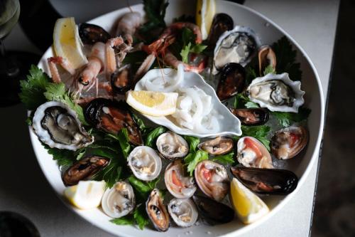 B&Bの敷地内または近くでの食事または食べ物