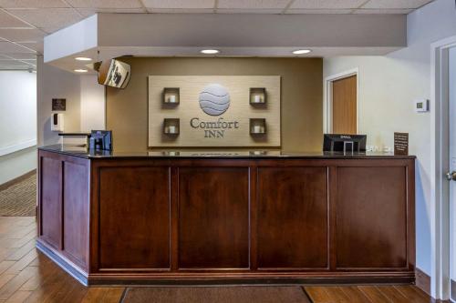 a lobby with a counter in a waiting room at Comfort Inn Laurinburg in Laurinburg