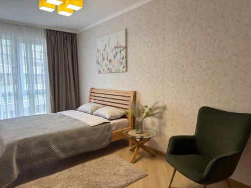 Un pat sau paturi într-o cameră la Apartment - Dzhordzha Vashynhtona