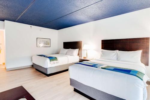 two beds in a hotel room with two beds at Hotel Downstreet, an Ascend Collection Hotel in North Adams