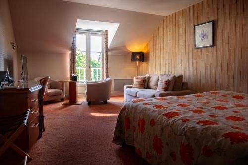 Postel nebo postele na pokoji v ubytování L'Aubinière Hôtel Restaurant & Spa