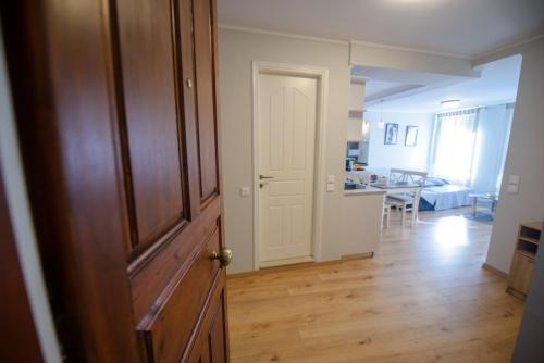 Kuchyň nebo kuchyňský kout v ubytování Corfu Downtown Hideaway Suite