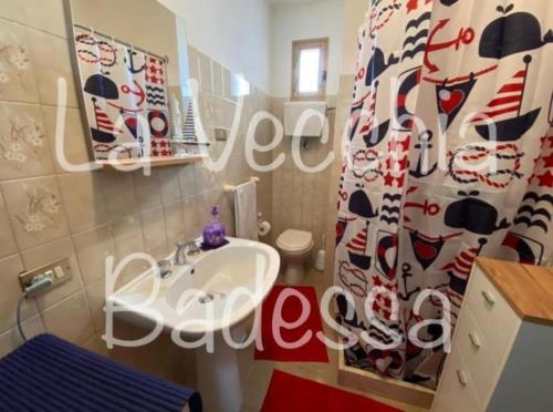 A bathroom at La vecchia Badessa a due passi dal mare