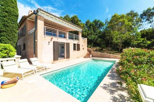 Beautiful Villa, Quiet Sea View with Pool