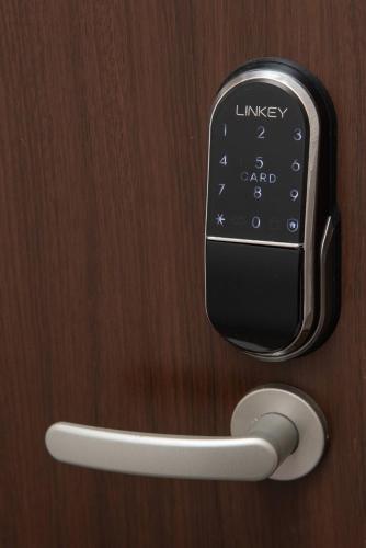 a smart phone attached to a door handle at レーヴk402 in Makishimachi