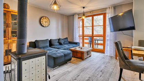 Televízia a/alebo spoločenská miestnosť v ubytovaní Apartamenty Sun & Snow Karpacz Myśliwska
