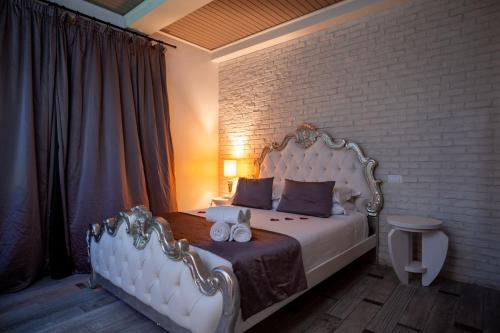 Un ou plusieurs lits dans un hébergement de l'établissement SuiteFrattini Private Spa