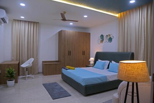 Ένα ή περισσότερα κρεβάτια σε δωμάτιο στο Lotus Pond-3BHK AC -BanjaraHills