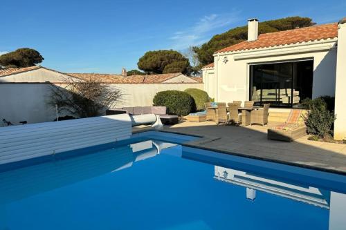 Renovated Villa 2-Min Walk to the Beach