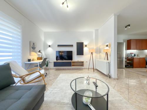 Urban Gateway Athens Family and Business Apartment with Parking