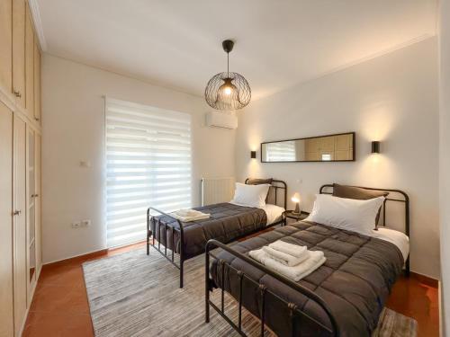 Urban Gateway Athens Family and Business Apartment with Parking
