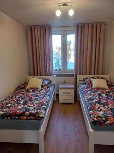 Ένα ή περισσότερα κρεβάτια σε δωμάτιο στο Apartament tuż przy Rynku