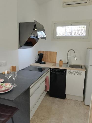Dapur atau dapur kecil di Maisonnette Soleil