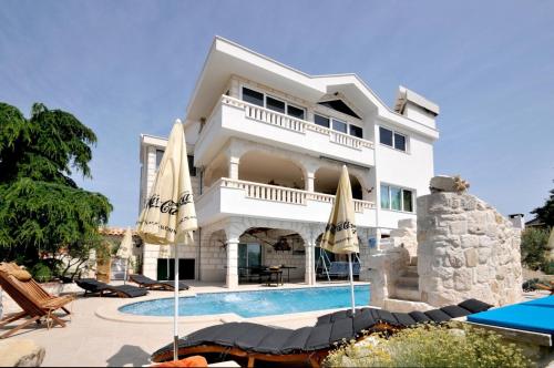 Family friendly house with a swimming pool Plano, Trogir - 23902