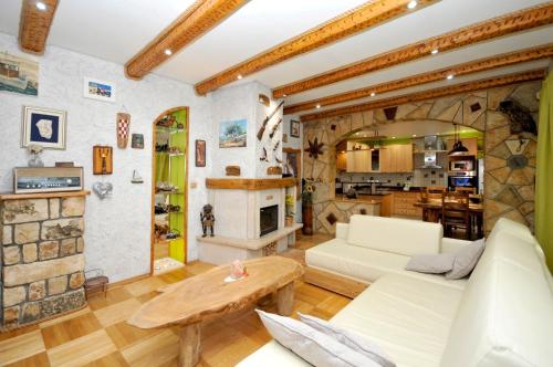 Family friendly house with a swimming pool Plano, Trogir - 23902