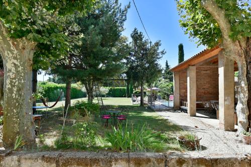 Photo de la galerie de l'établissement Mas de Fontanel 12 personnes and pool, à Châteaurenard