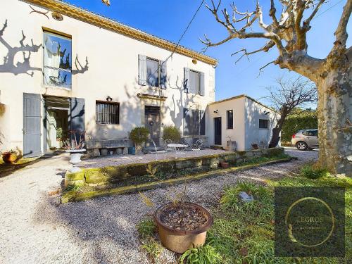 Photo de la galerie de l'établissement Mas de Fontanel 12 personnes and pool, à Châteaurenard