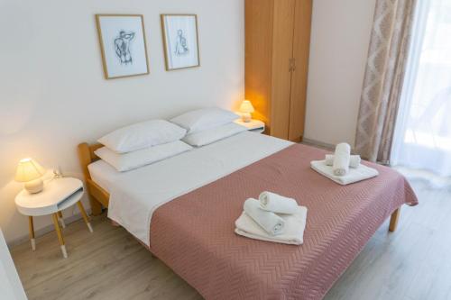 Apartments with parking space Baska, Krk - 24097
