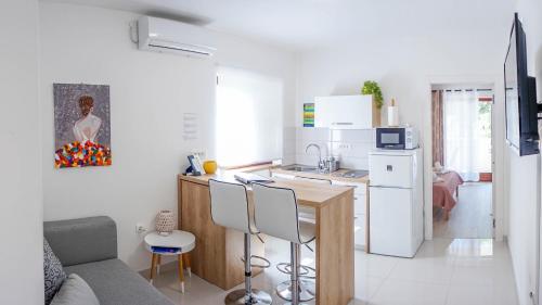 Apartments with parking space Baska, Krk - 24097