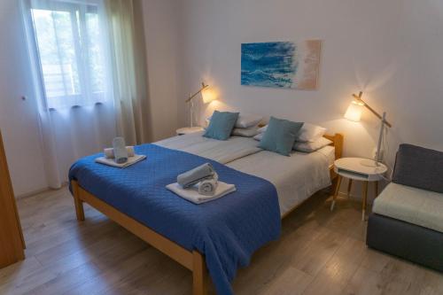 Apartments with parking space Baska, Krk - 24097