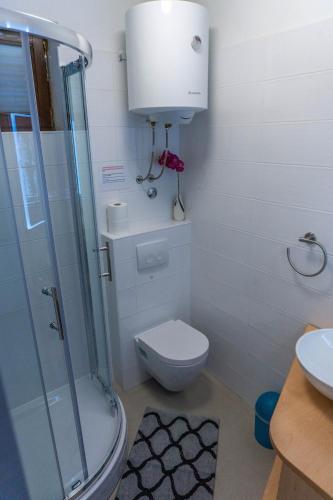 Apartments with parking space Baska, Krk - 24097