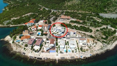 Family friendly house with a swimming pool Posedarje, Novigrad - 24091