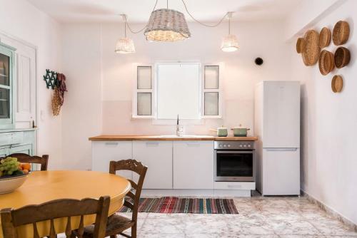 Menta II in Naousa with free parking Paros
