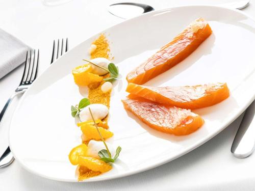 Makanan di atau berdekatan hotel