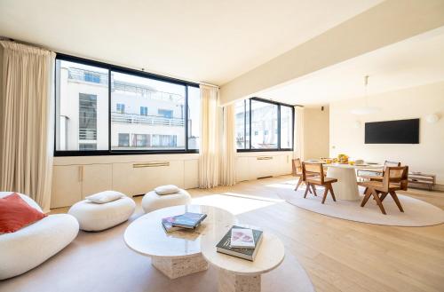 Lease Mobility l Champs-Elysée & Eiffel View l Triplex 2BR & Rooftop