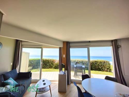 Milady - LB - PB - Marbella Beach Swimming Pool Parking