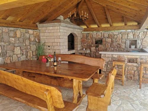 Billede fra billedgalleriet på Villa Silence with pool Near Krka National Park i Ljubotić