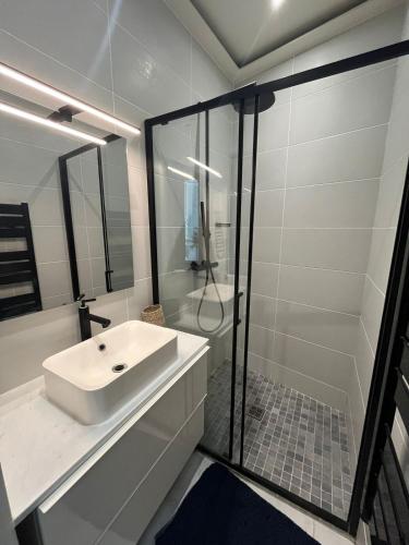 GoodGuest-Cozy and Quiet Batignolles Bail Mobilité