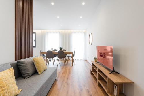 a living room with a couch and a table at GuestReady – The Mythic Apartments in Porto