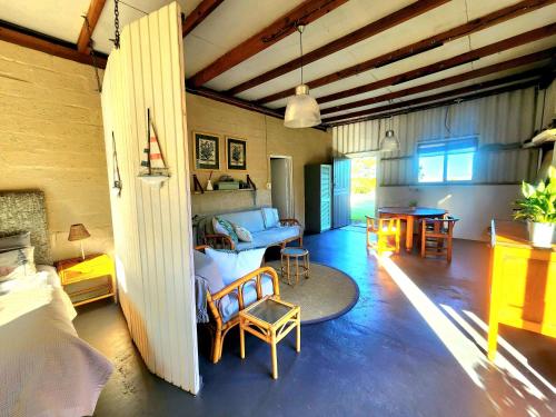 Χώρος καθιστικού στο Blue Horizon Shed