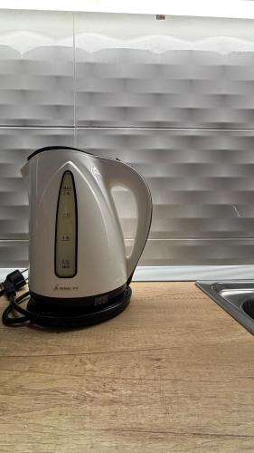 a toaster sitting on top of a kitchen counter at Art-déco in Pécs