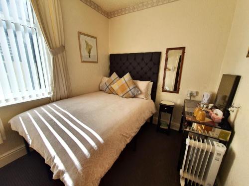 Ένα ή περισσότερα κρεβάτια σε δωμάτιο στο Windsor House Hotel