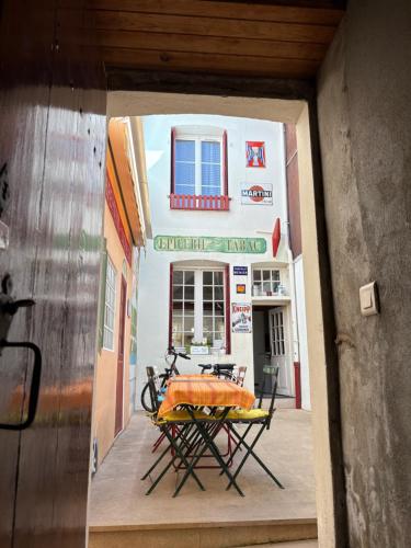 Το κτήριο όπου στεγάζεται  το bed & breakfast