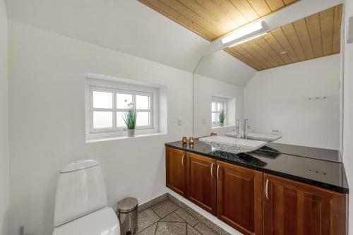 Ένα μπάνιο στο 18-Person Pool House In Husby, Close To The North Sea