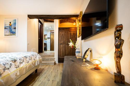 a bedroom with a bed and a television on the wall at Vintage Suite in Cagliari