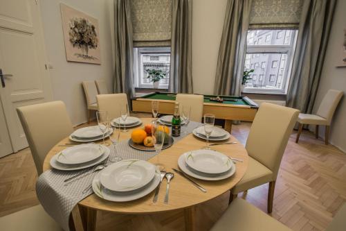Royal Apartment with Sauna and Billiards